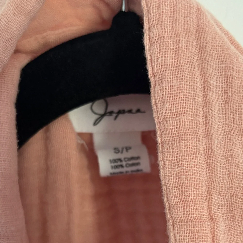 Japna Women's Coral Button-Down Shirt - Picture 3 of 11